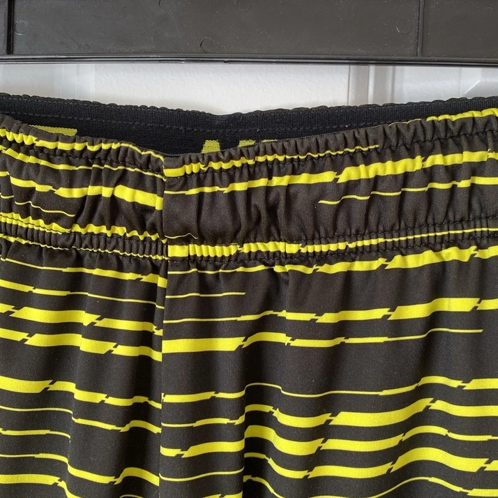 Nike Boys Dri-Fit Shorts -‎ Black Yellow - Medium